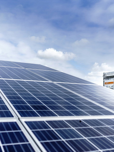 Proč čisté fotovoltaické panely znamenají vyšší energetickou účinnost?